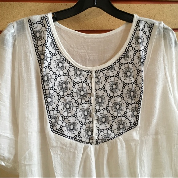 White Embroidered Plus size Women Top - Picture 2 of 2